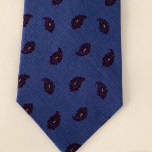 Paul Stuart blue and black 100% silk necktie.